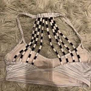 Lulu lemon sports bra size 4